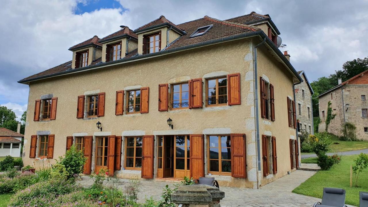 Domaine De Montvianeix Bed & Breakfast Saint-Victor-Montvianeix Bagian luar foto