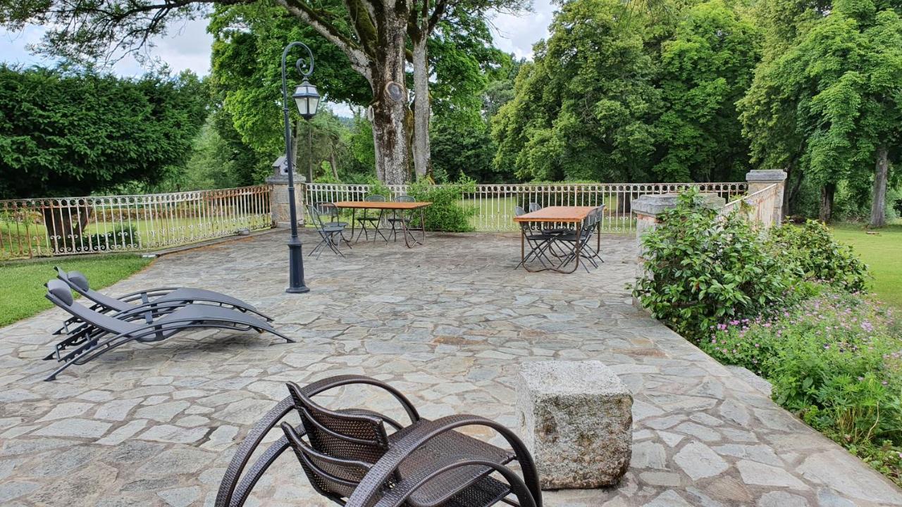 Domaine De Montvianeix Bed & Breakfast Saint-Victor-Montvianeix Bagian luar foto