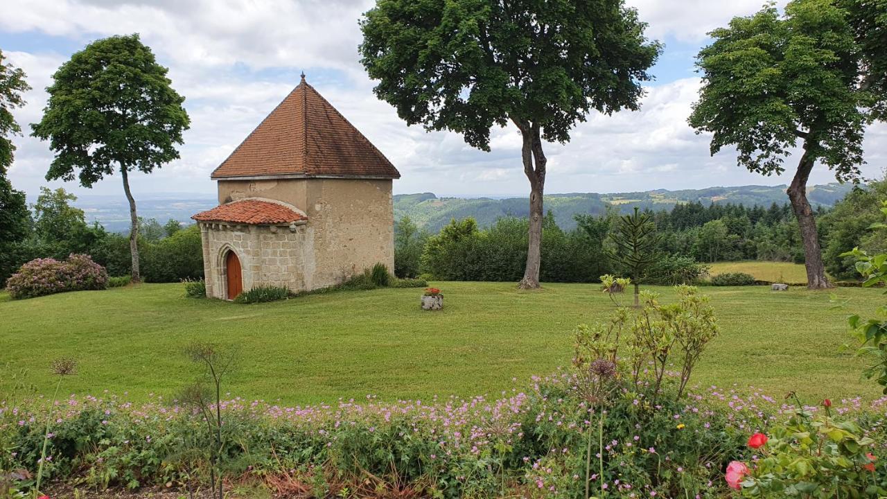 Domaine De Montvianeix Bed & Breakfast Saint-Victor-Montvianeix Bagian luar foto