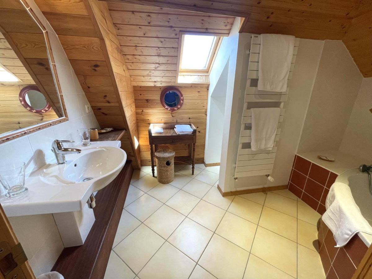 Domaine De Montvianeix Bed & Breakfast Saint-Victor-Montvianeix Bagian luar foto