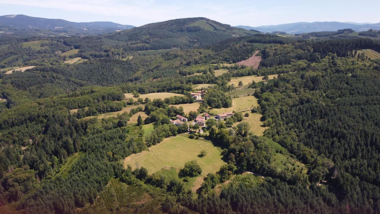 Domaine De Montvianeix Bed & Breakfast Saint-Victor-Montvianeix Bagian luar foto
