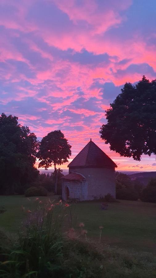 Domaine De Montvianeix Bed & Breakfast Saint-Victor-Montvianeix Bagian luar foto