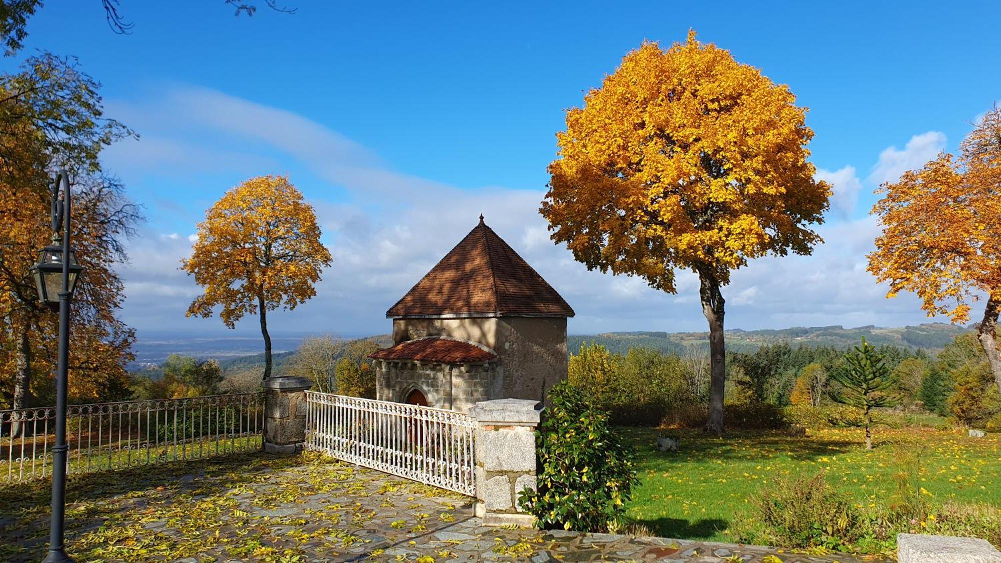 Domaine De Montvianeix Bed & Breakfast Saint-Victor-Montvianeix Bagian luar foto