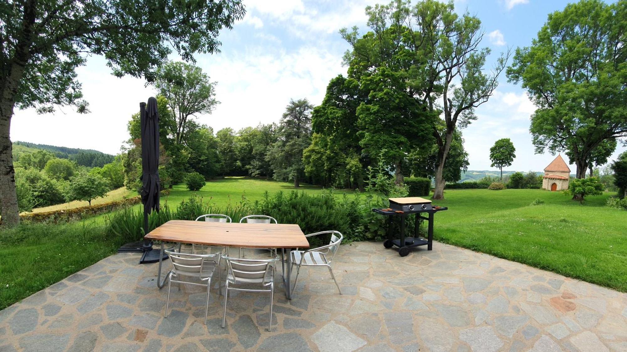 Domaine De Montvianeix Bed & Breakfast Saint-Victor-Montvianeix Bagian luar foto