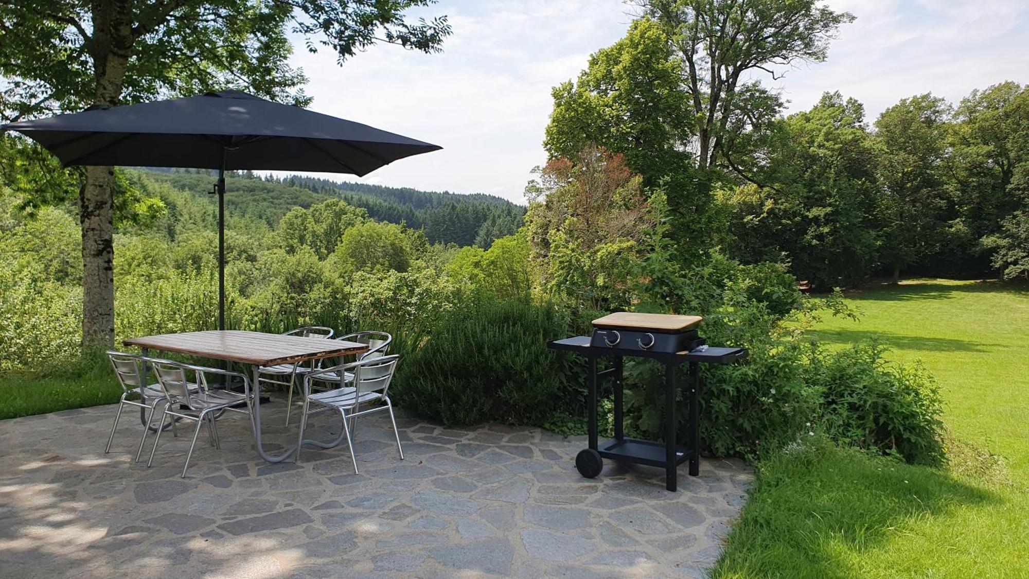 Domaine De Montvianeix Bed & Breakfast Saint-Victor-Montvianeix Bagian luar foto